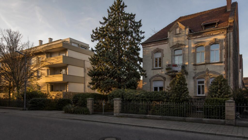 Mannheim-Wohlgelegen: Wohngegend in der goldenen Stunde